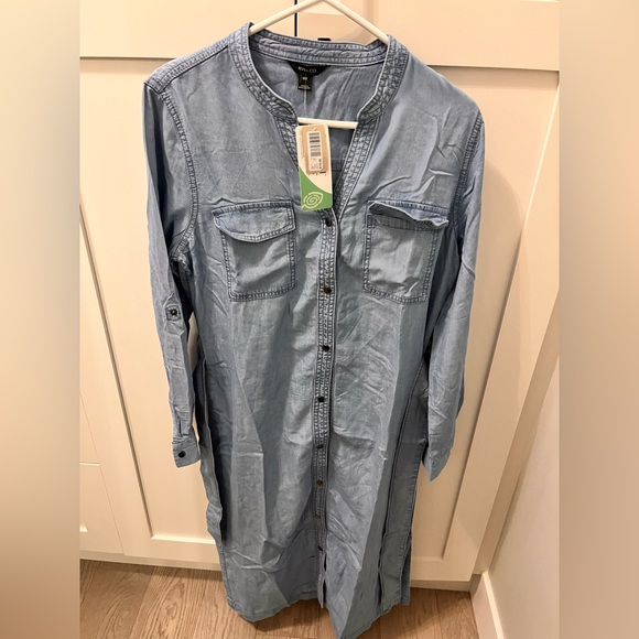 Dress, light coloured denim, shirt style with front buttons and pockets. - Picture 2 of 3